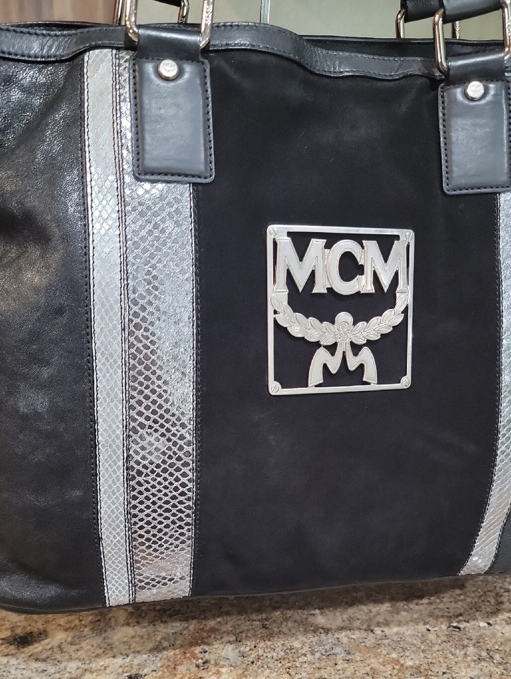 MCM Italy Metal Logo Black Leather - Picture 2 of 15